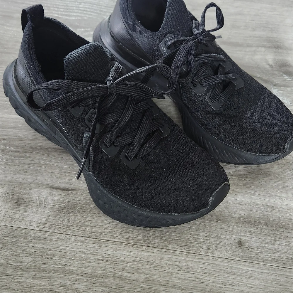 Nike Women's Black Running Trainer with Knit Upper